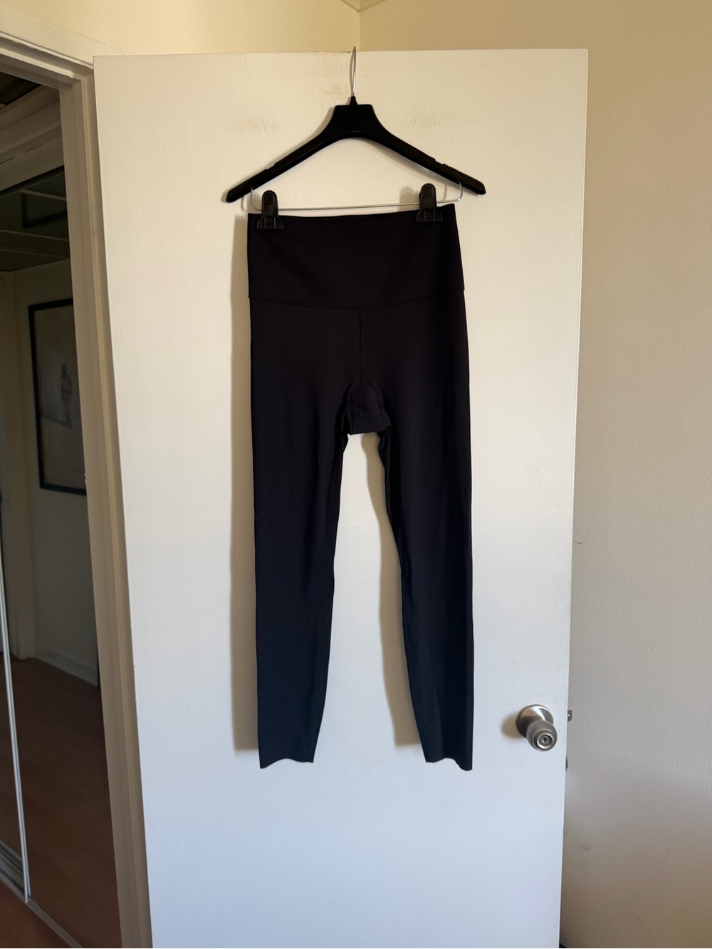 KNIX Black Coverage Lifting Contouring Fabric Leggings size Medium EUC - Picture 3 of 11